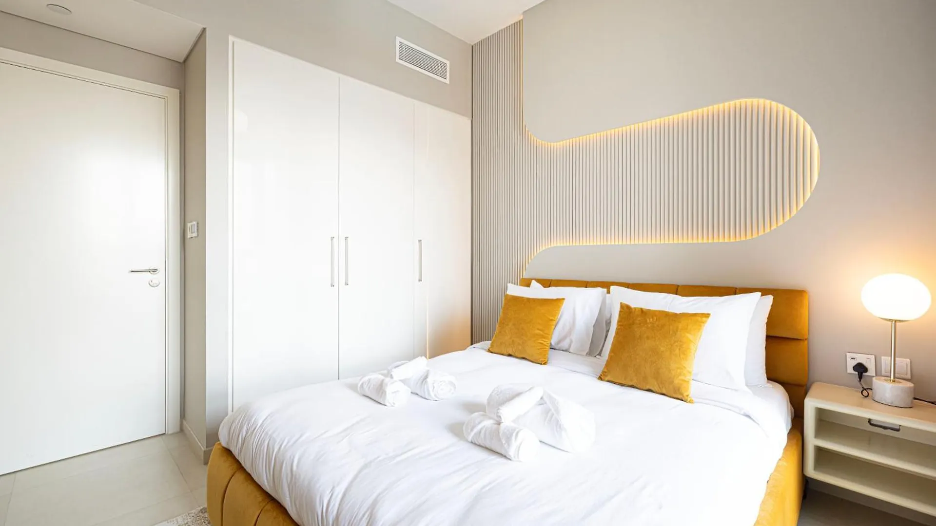 Downtown Dreams Burj Khalifa View Apartment Dubai
